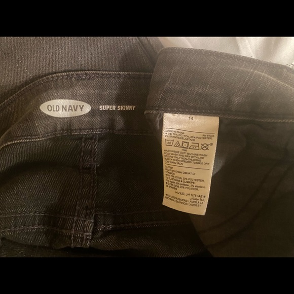 Old Navy Woman’s super skinny jeans - Picture 3 of 3